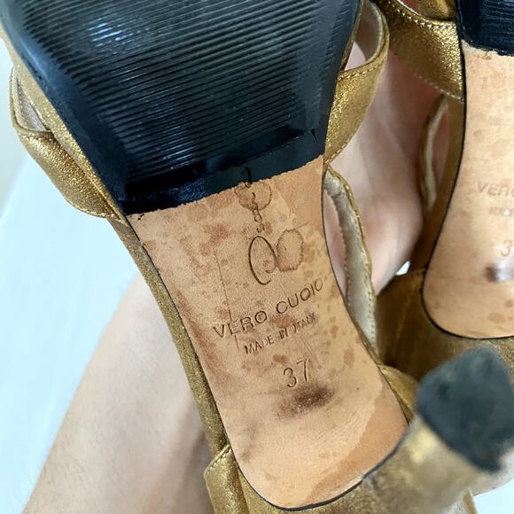 Oscar de la Renta Leather T-Strap Cut Out Braided Metallic Gold Pumps Size 37 - Picture 9 of 10